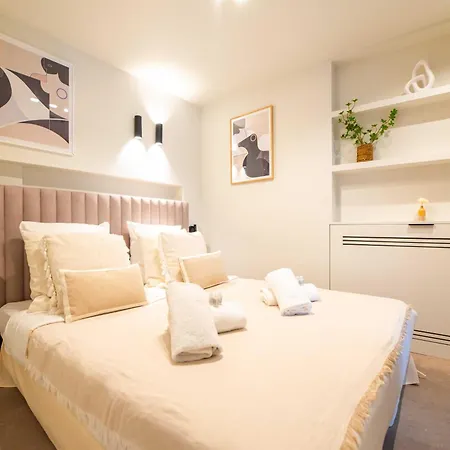 Elegant - 2br-6p - Notre Dame Cathedral